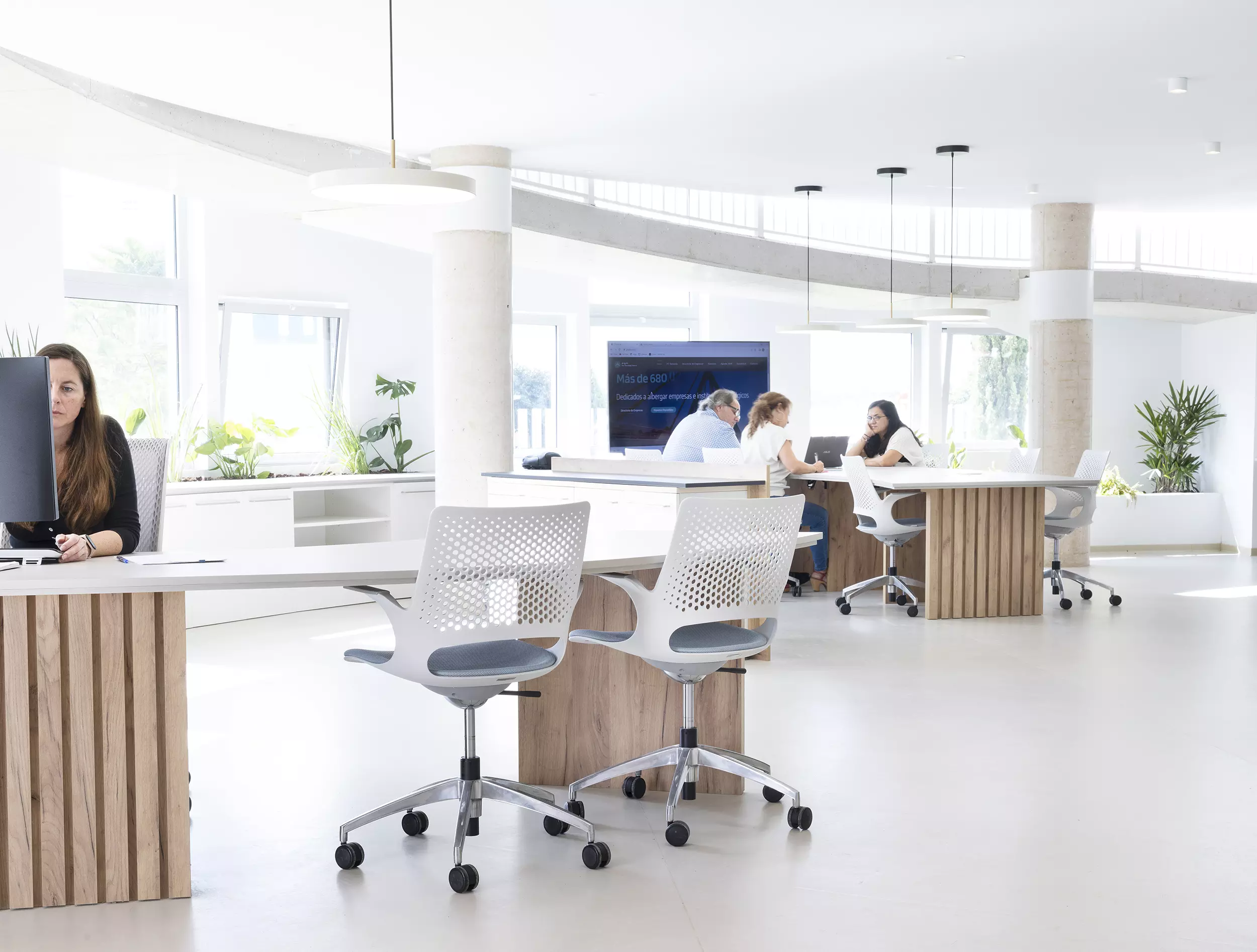 Espacios de trabajo versátiles en las oficinas de EGM | E6A