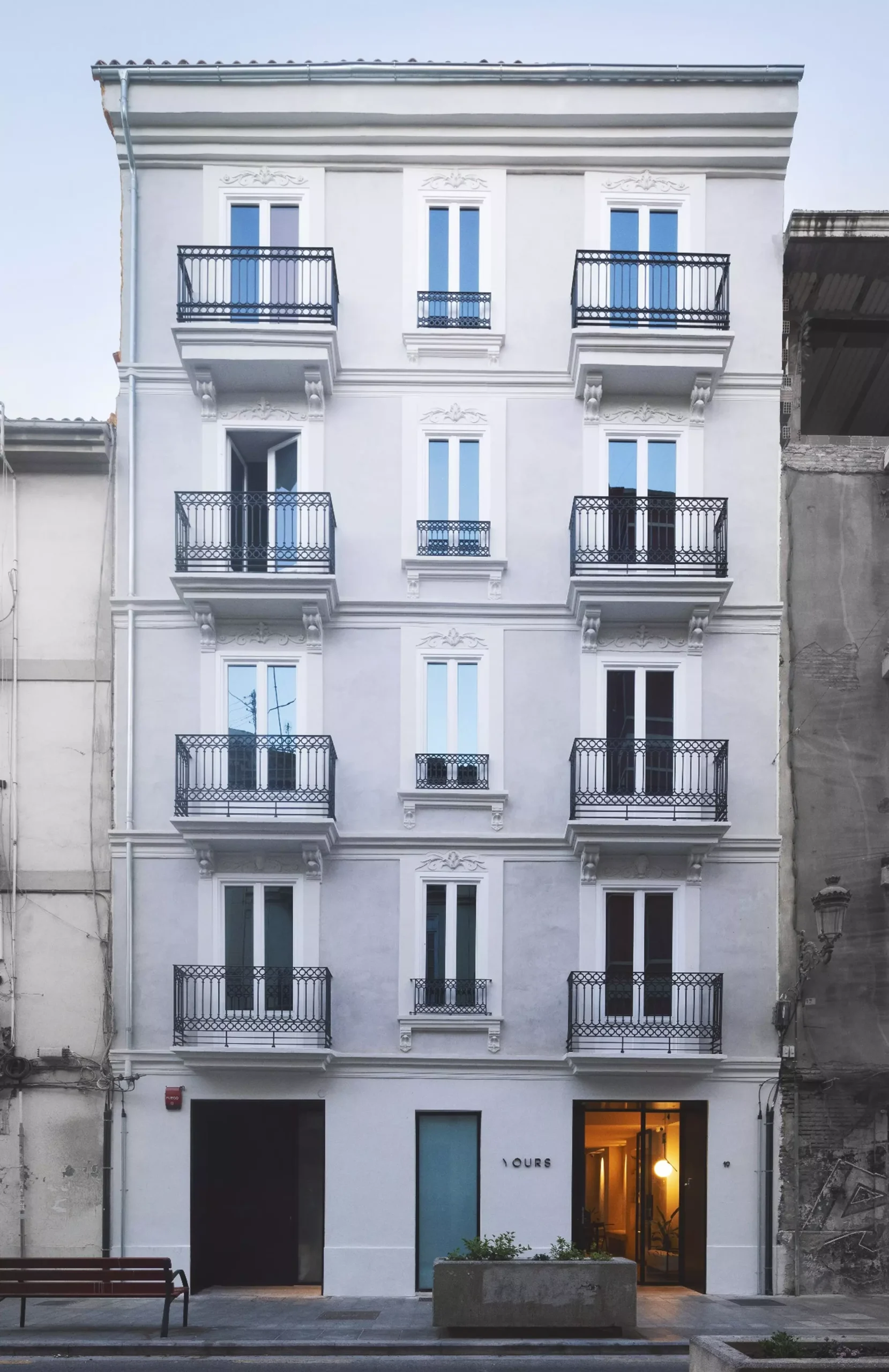 Fachada original restaurada de edificio protegido de 1887 en Ruzafa | E6A